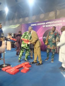 Telemi giving awards to Recipients 